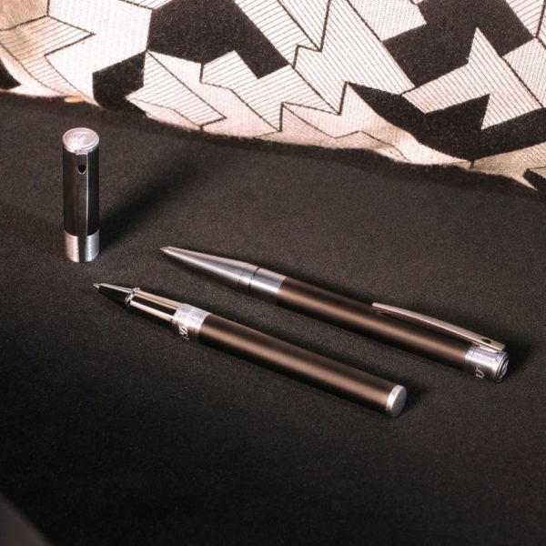 stylo bille stylo roller d initial noir mat chrome